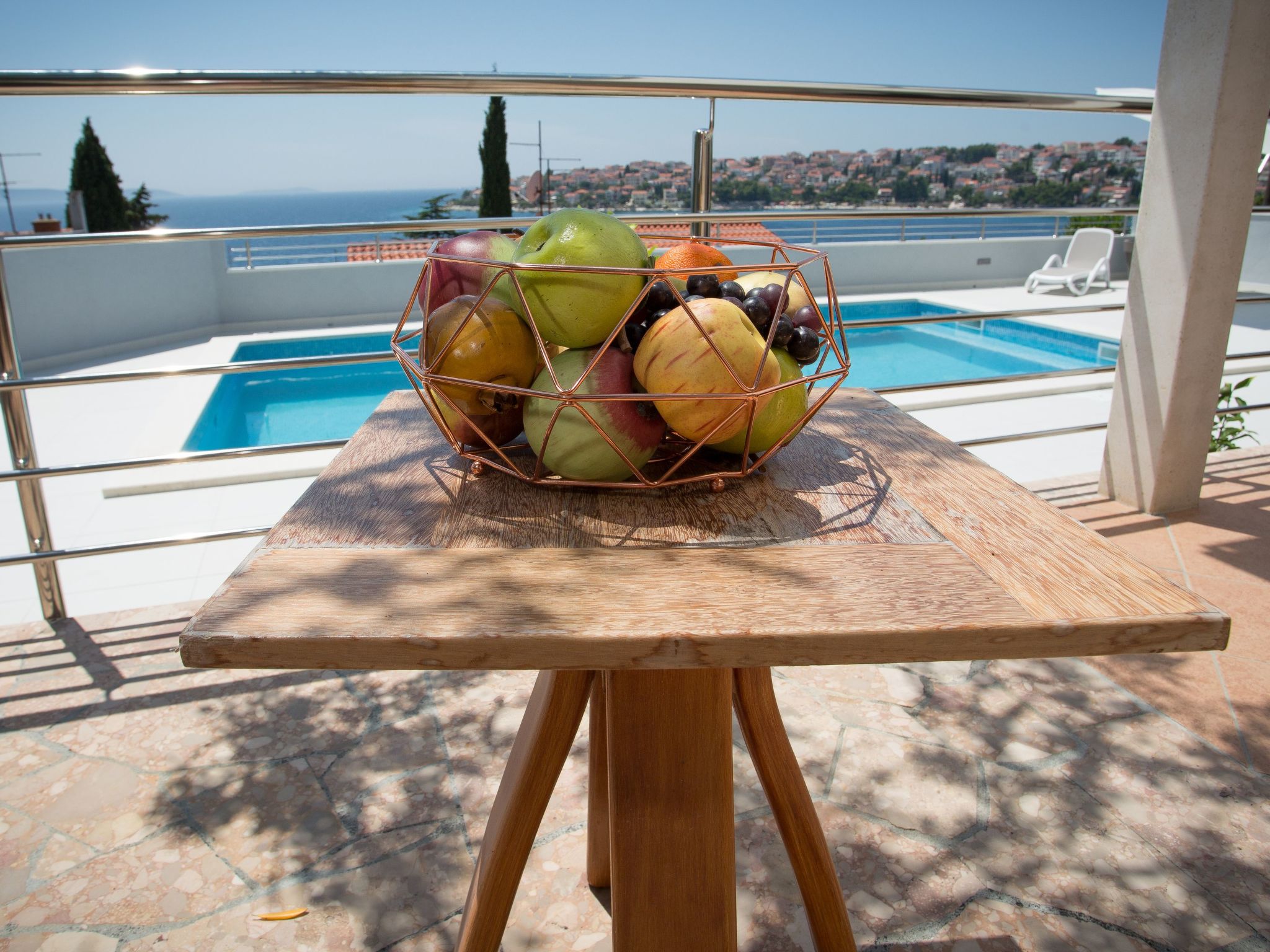 "Maya 1" mit Blick auf das Wasser-Image-tags.info