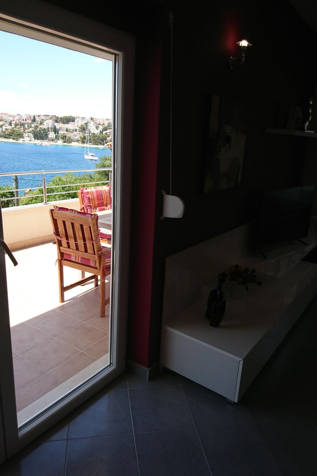 "Maya 1" mit Blick auf das Wasser-Dehors