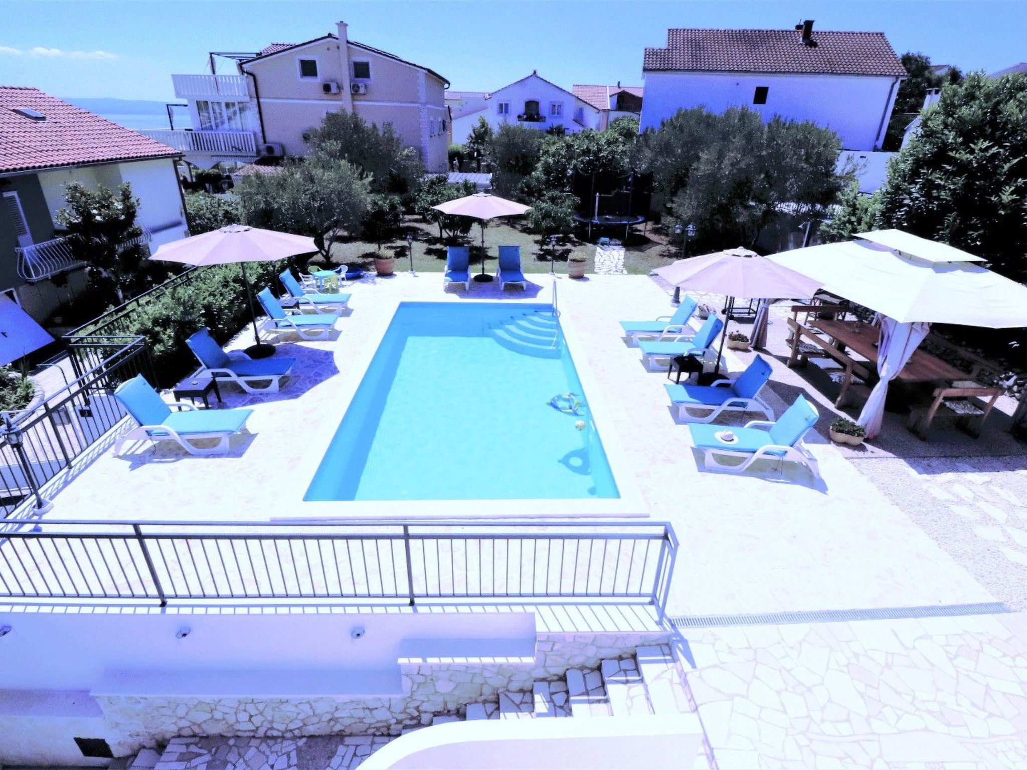 In Okrug Gornji mit Schönem Pool und Meerblick