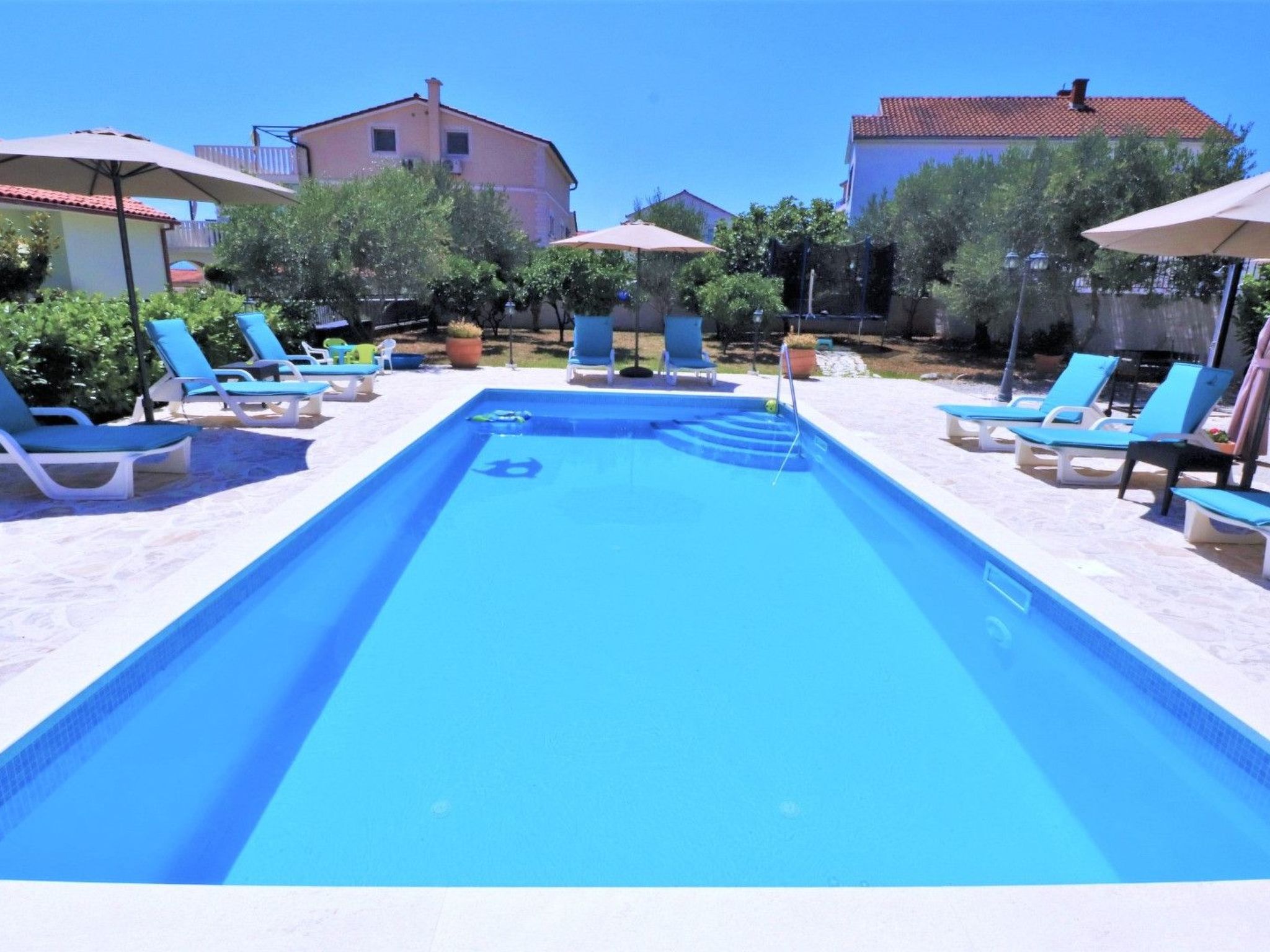 In Okrug Gornji mit Schönem Pool und Meerblick