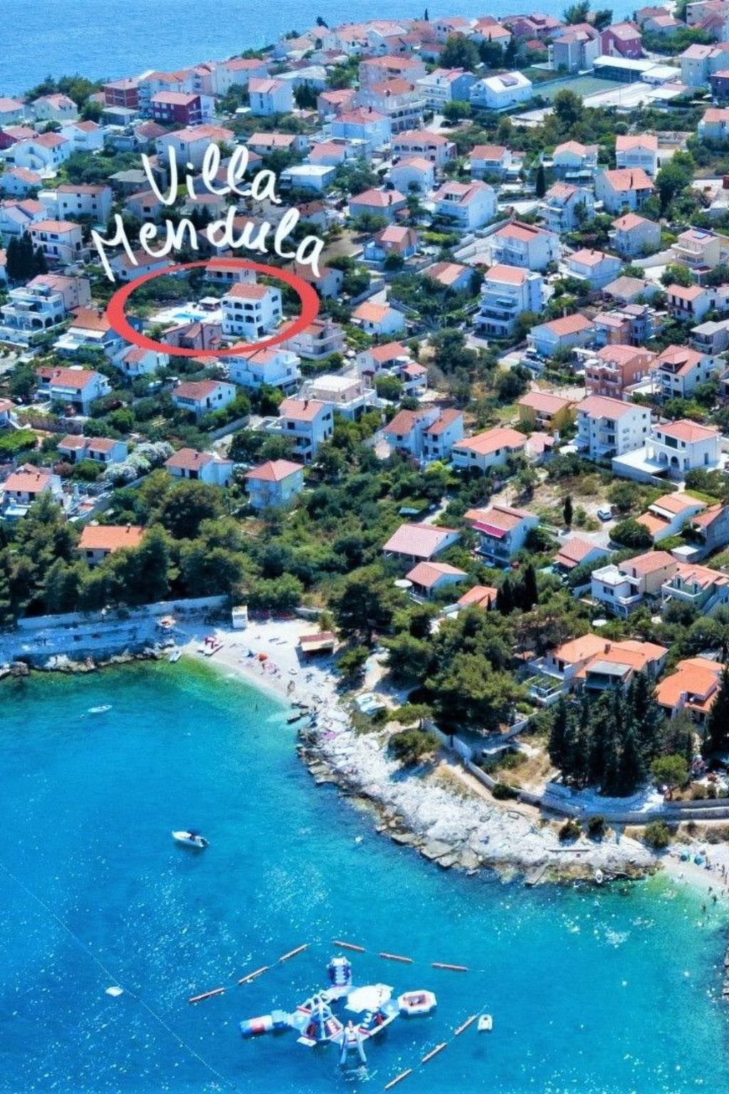 In Okrug Gornji mit Schönem Pool und Meerblick - Buiten