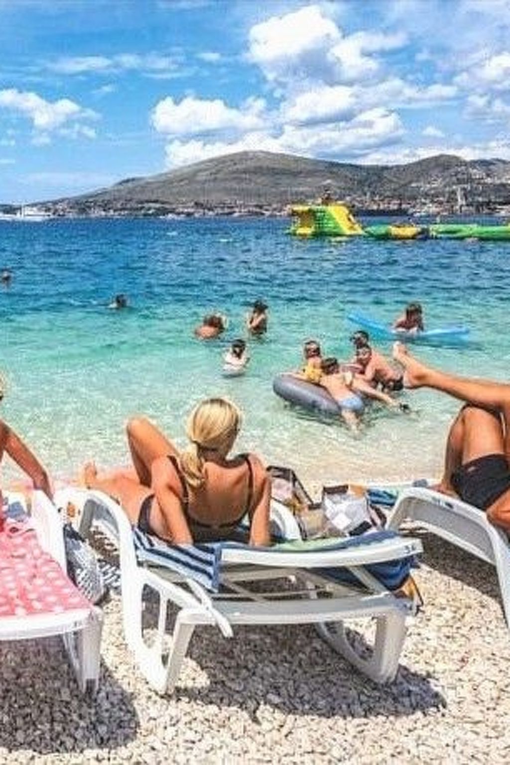 In Okrug Gornji mit Schönem Pool und Meerblick - Buiten