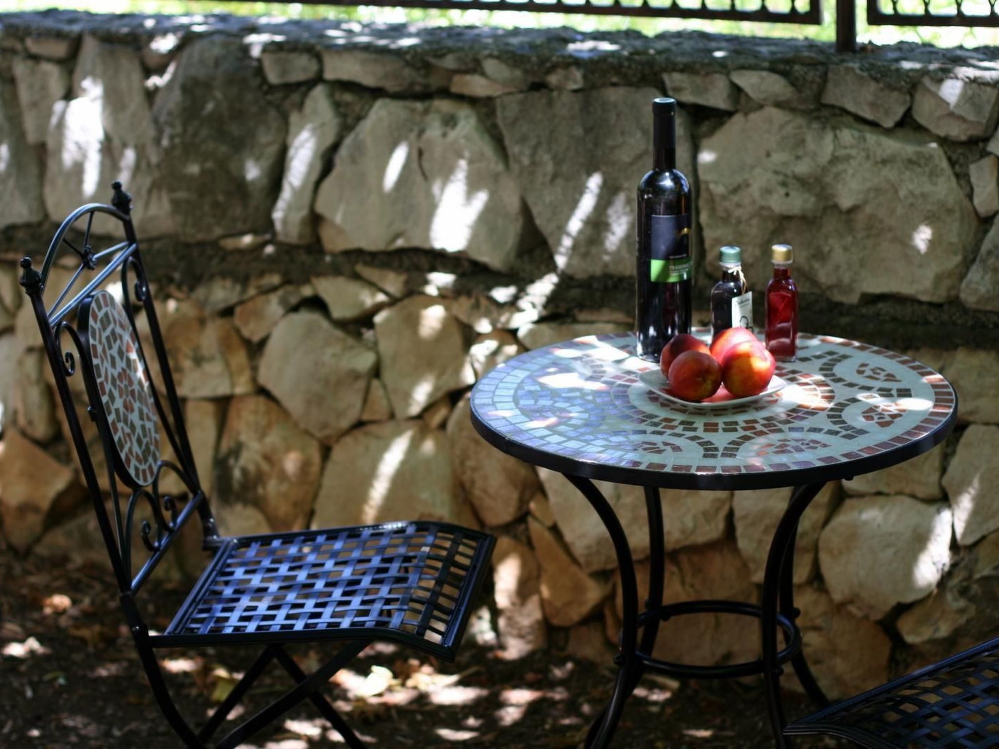 "Mladen" mit Blick auf das Wasser-Outside