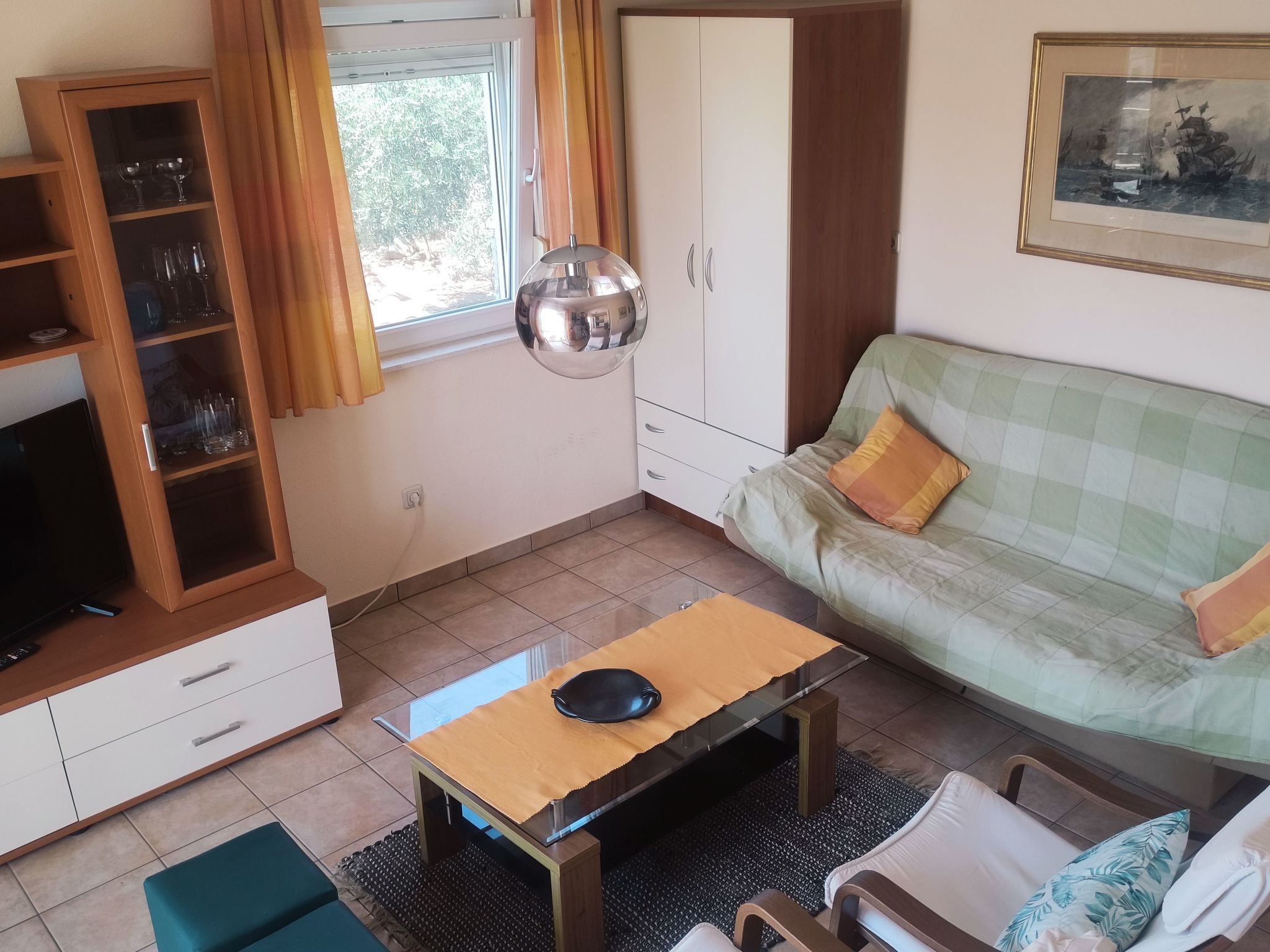 Mit Parkplatz und Straßenansicht-Dedans