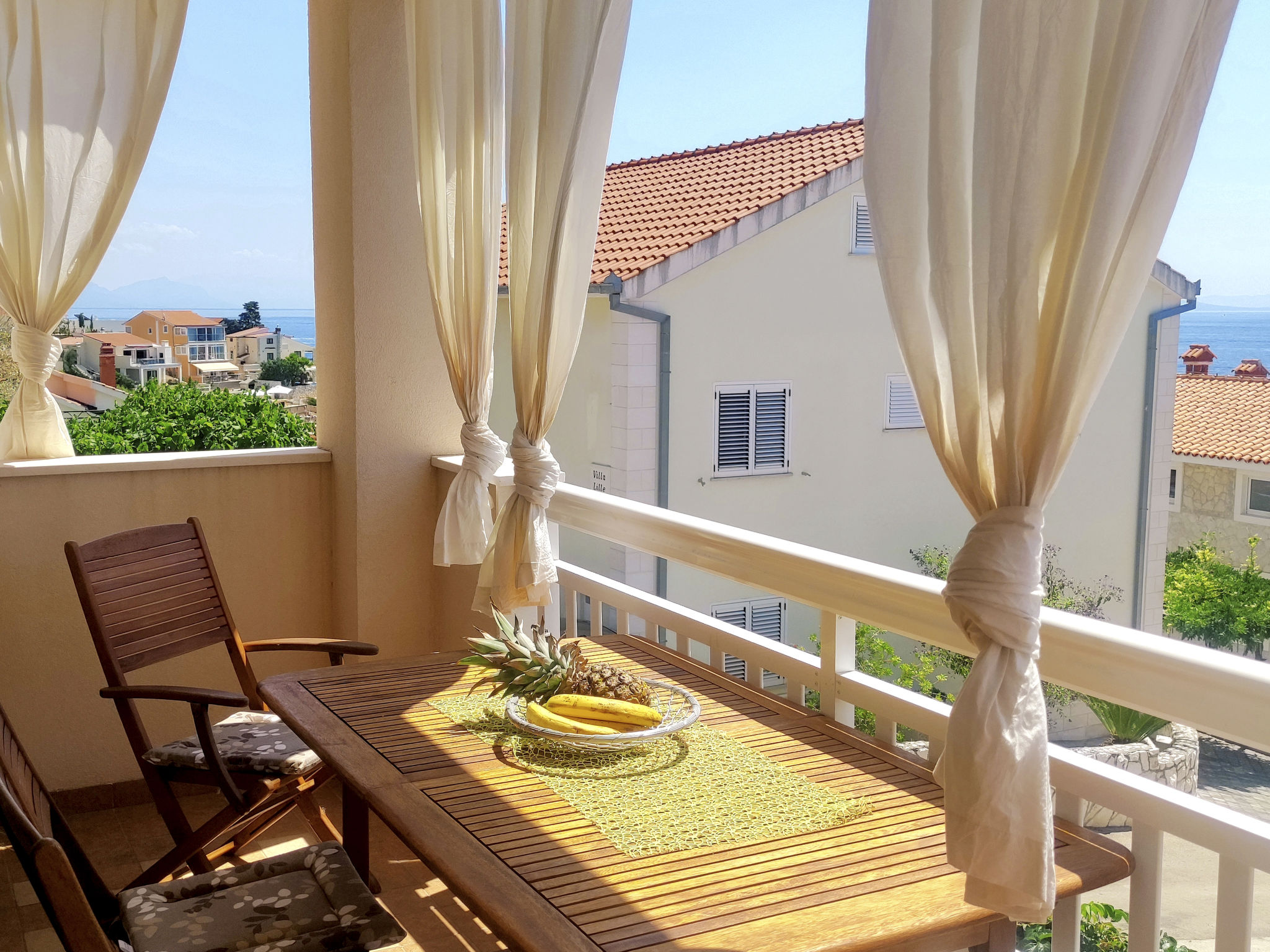 Mit Parkplatz und Straßenansicht-Dehors