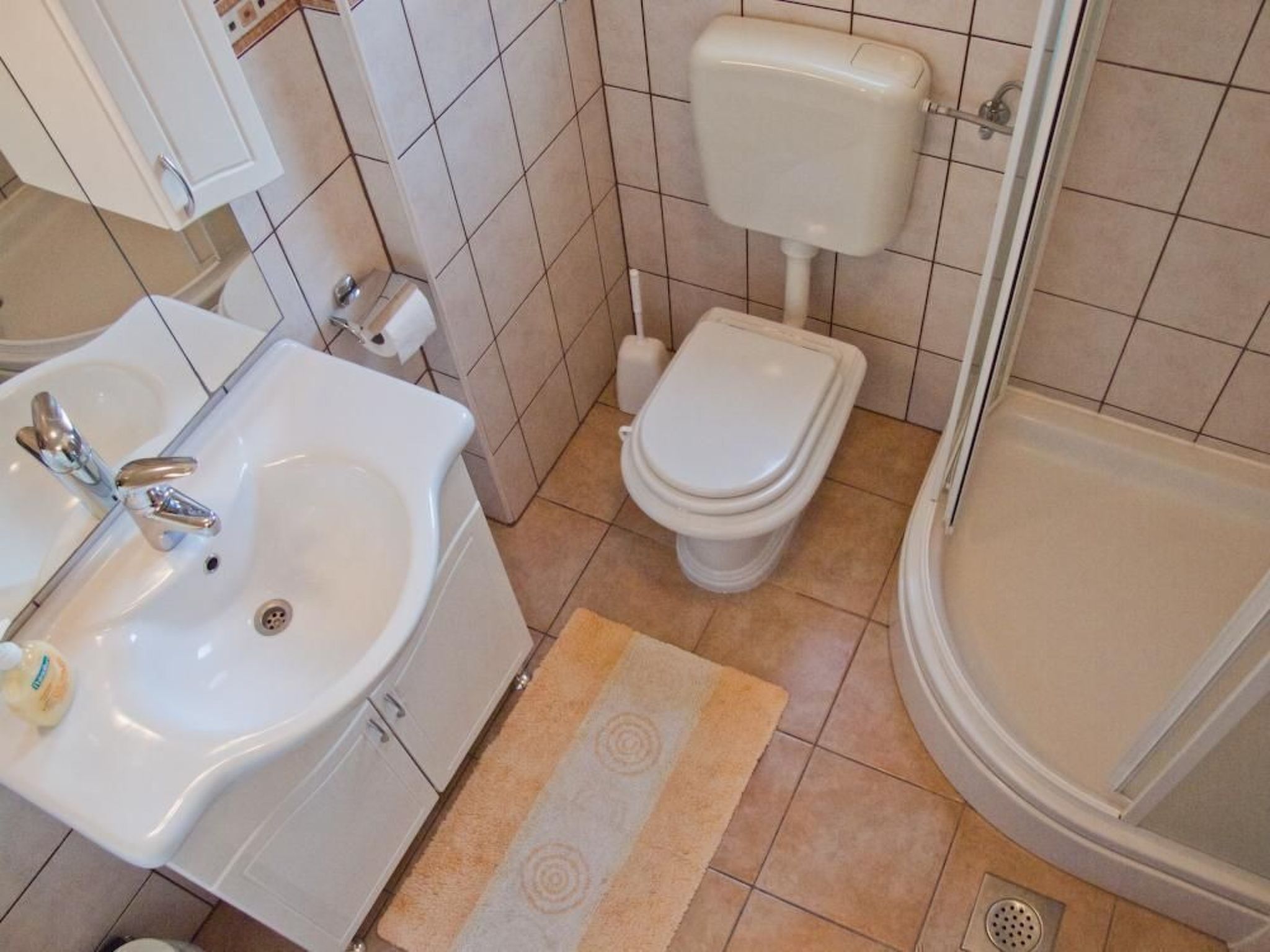 Mit Parkplatz und Straßenansicht-Dedans