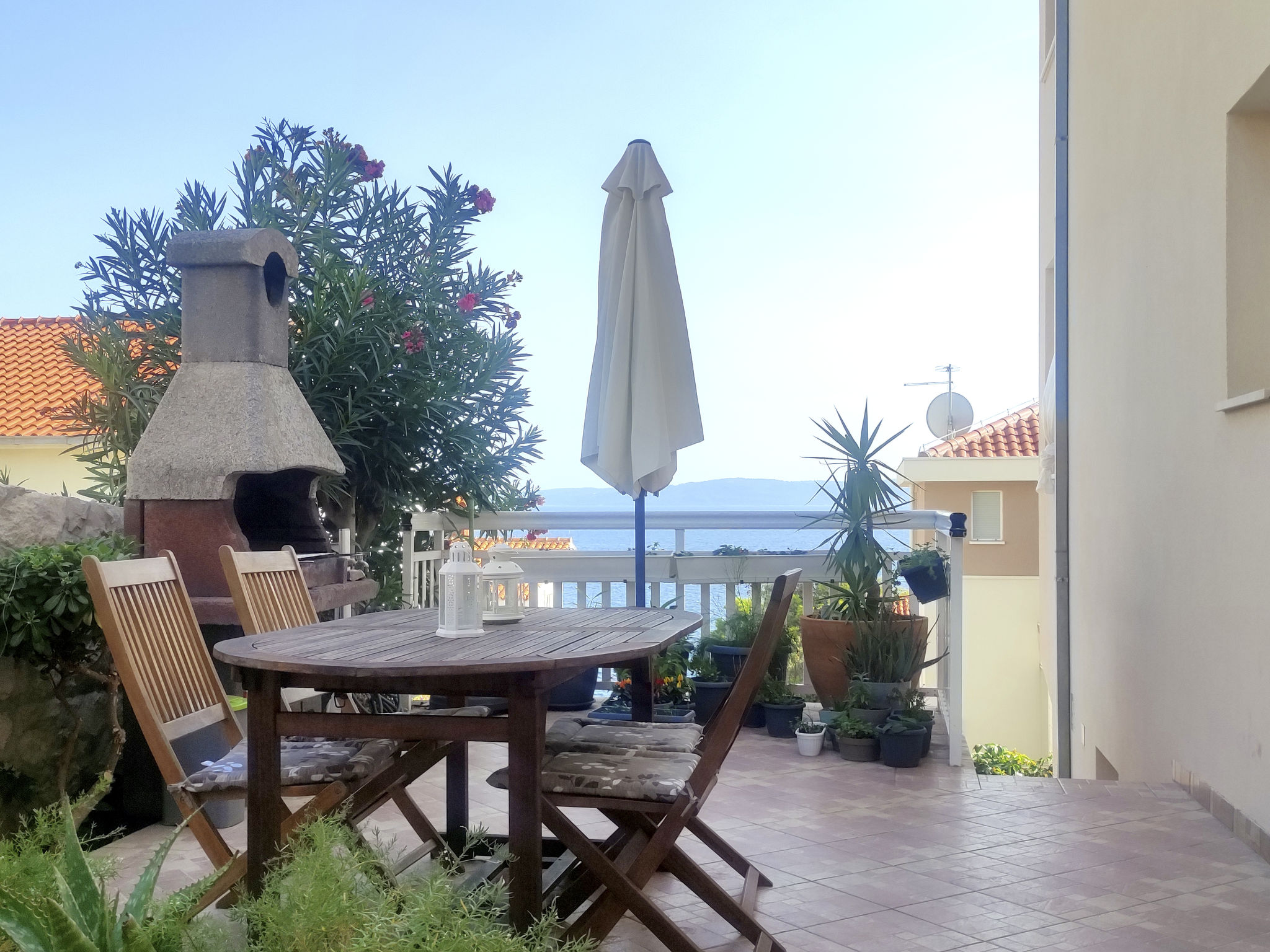 Mit Parkplatz und Straßenansicht-Image-tags.info