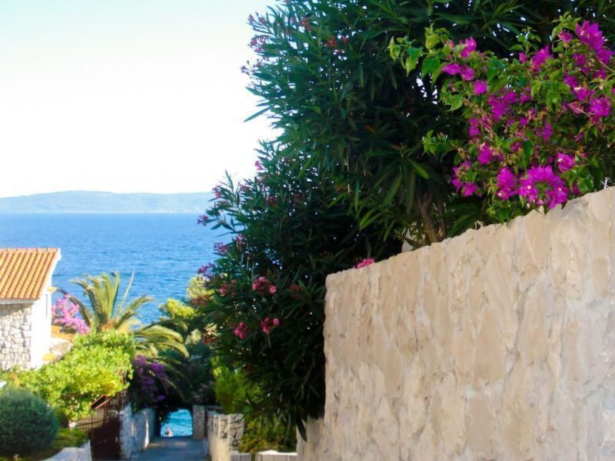 Mit Parkplatz und Straßenansicht-Dehors