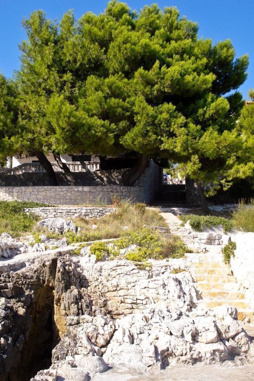 Mit Parkplatz und Straßenansicht-Dehors