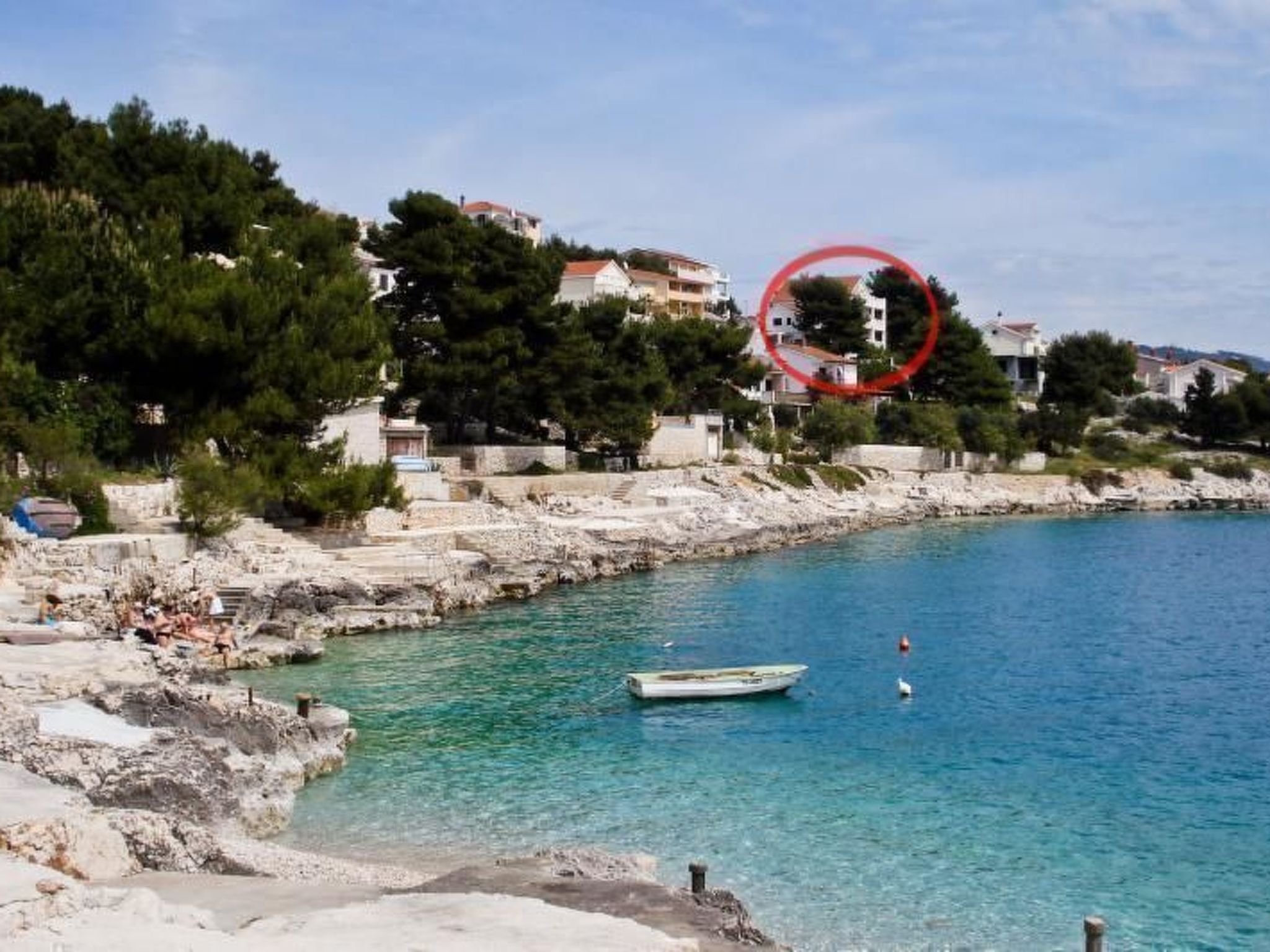 Mit Parkplatz und Straßenansicht-Dehors