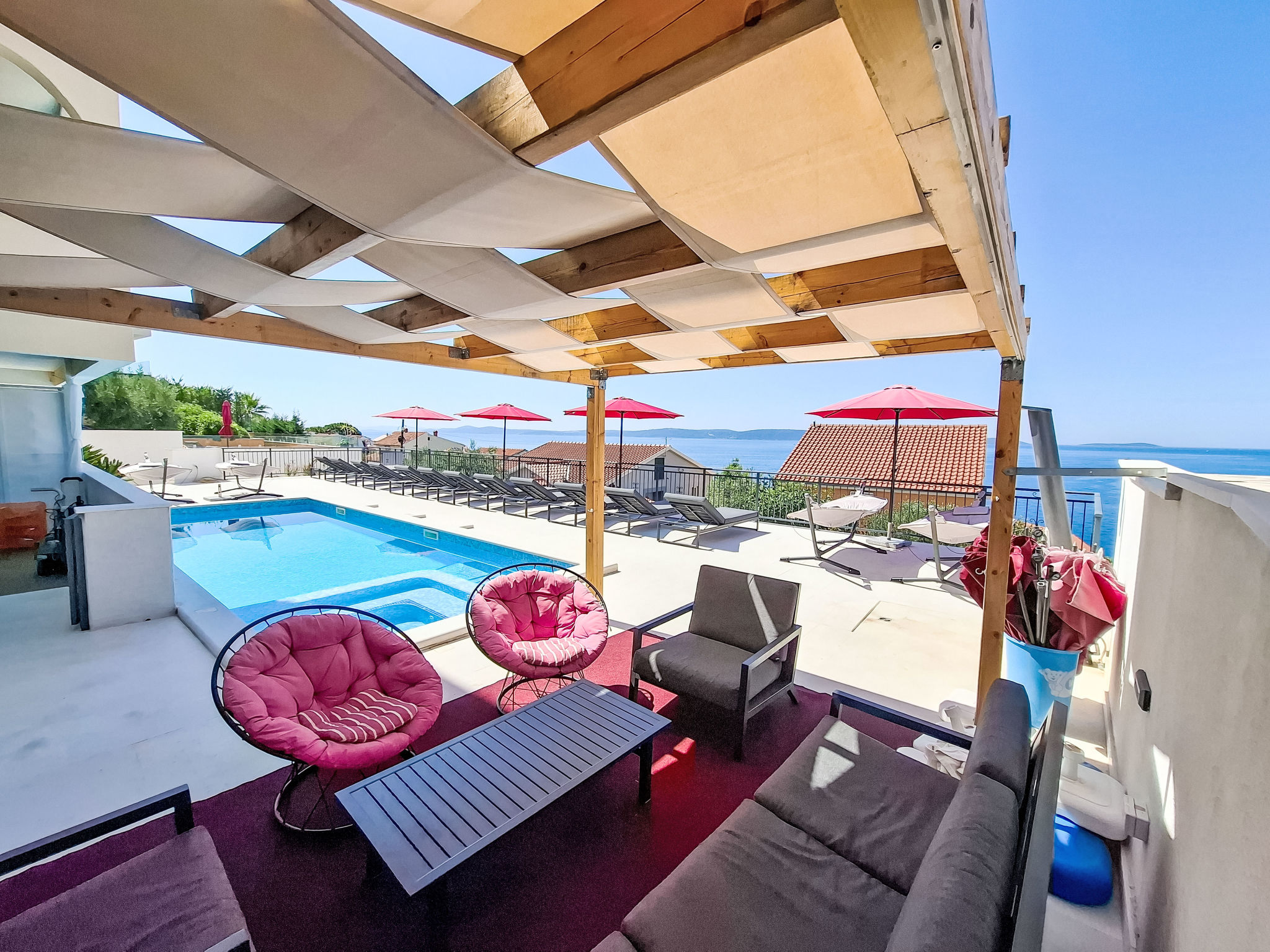 Beheiztes Schwimmbad, schattige Terrasse mit Meerblick - Buiten