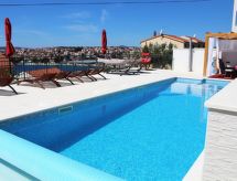 Beheiztes Schwimmbad, Familienferienwohnung