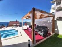 Beheiztes Schwimmbad, Familienferienwohnung