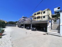 Beheiztes Schwimmbad, Familienferienwohnung