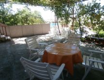 Knus appartement met balkon en zeezicht nabij Trogir - thumbnail 3