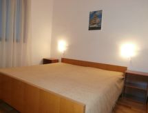 Knus appartement met balkon en zeezicht nabij Trogir - thumbnail 4