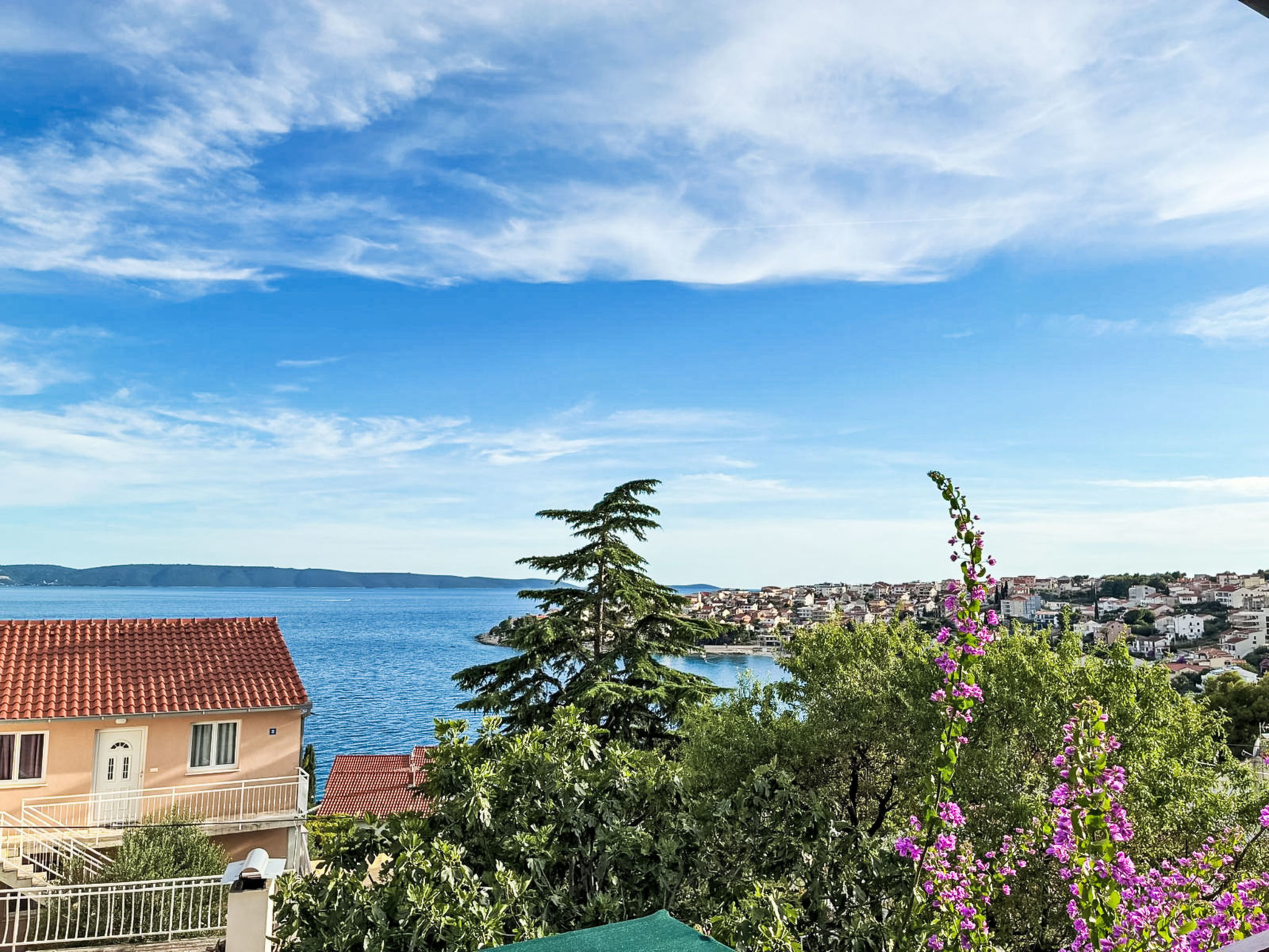 Wohnung mit Balkon und Meerblick - Outside
