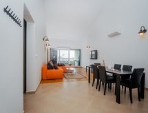 Ruim appartement met zeezicht en balkon op 500 meter van de zee in Okrug Gornji - thumbnail 2