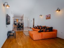Ruim appartement met zeezicht en balkon op 500 meter van de zee in Okrug Gornji - thumbnail 3