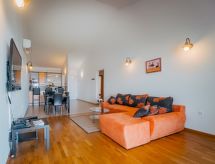Ruim appartement met zeezicht en balkon op 500 meter van de zee in Okrug Gornji - thumbnail 4
