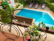 Villa Nia: Jouw luxe privévilla met verwarmd zwembad vlakbij zee in Trogir - thumbnail 4