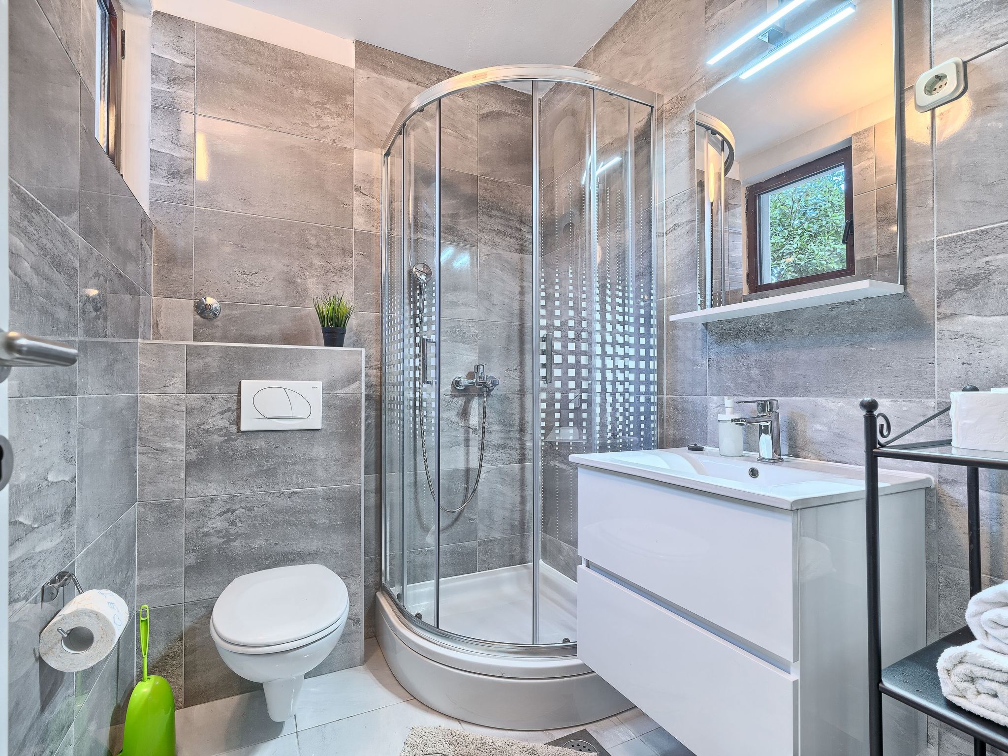 Ticic 4, Ciovo Sleeps 3-Image-tags.info