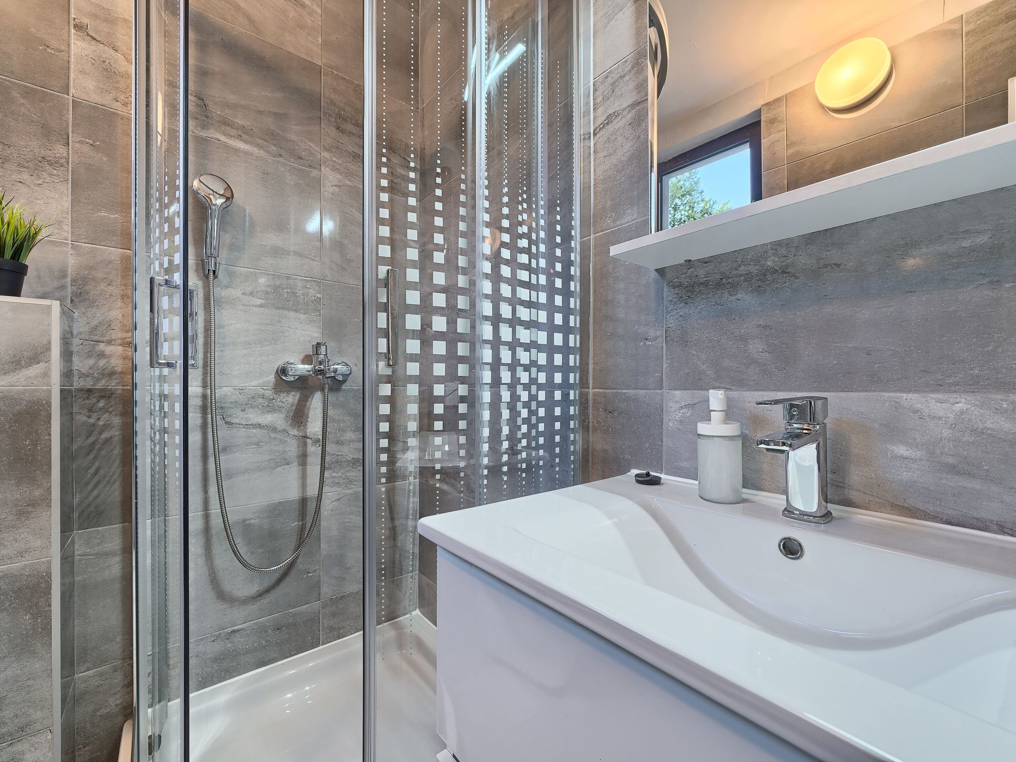 Ticic 4, Ciovo Sleeps 3-Image-tags.info