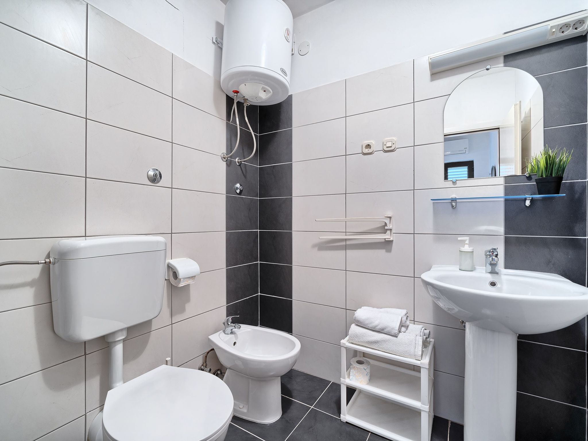 Ticic 3, Ciovo Sleeps 4-Image-tags.info