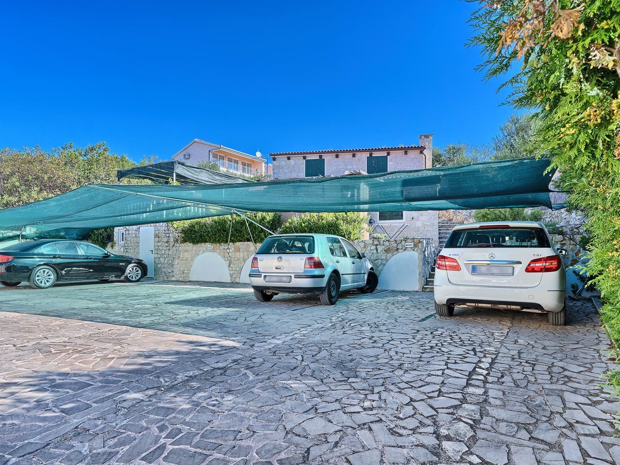 In Okrug Gornji mit Grill, gemeinsamem Pool und Garten und Meerblick-Image-tags.info