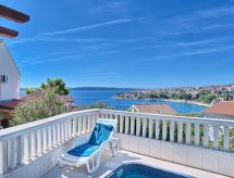 4-persoons appartement met privézwembad aan zee in Trogir - thumbnail 2