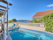 4-persoons appartement met privézwembad aan zee in Trogir - thumbnail 3