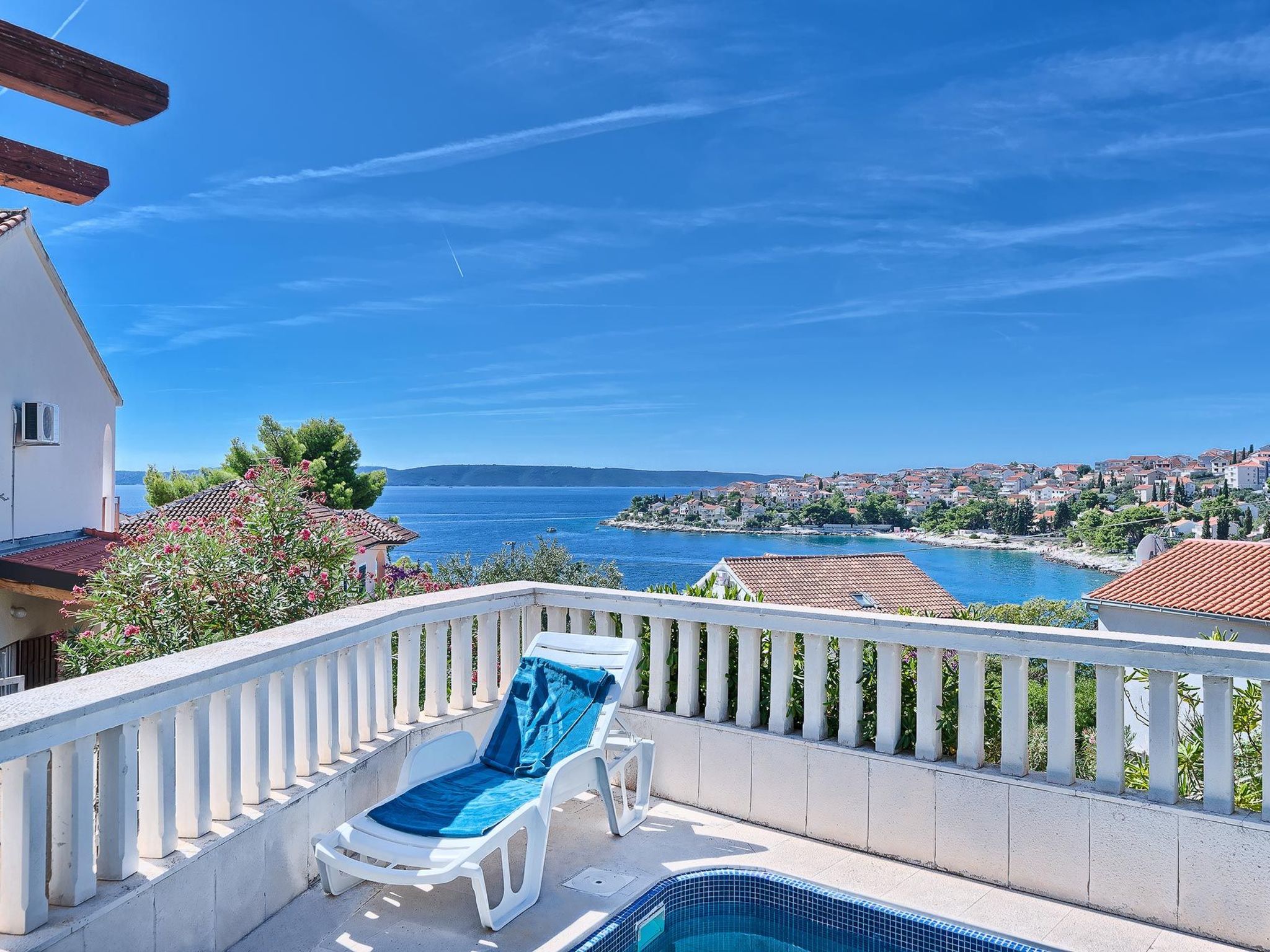 Wohnung in Okrug Gornji mit Privatem Pool