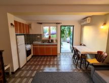 Charmant appartement Jasmine 1 op 100 meter van zee in Okrug Donji - thumbnail 6