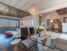 Stijlvol appartement met tuin op 250m van zee in Okrug Donji - thumbnail 1