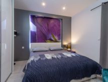 Stijlvol appartement met tuin op 250m van zee in Okrug Donji - thumbnail 2