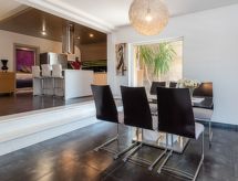 Stijlvol appartement met tuin op 250m van zee in Okrug Donji - thumbnail 4