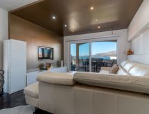 Stijlvol appartement met tuin op 250m van zee in Okrug Donji - thumbnail 5