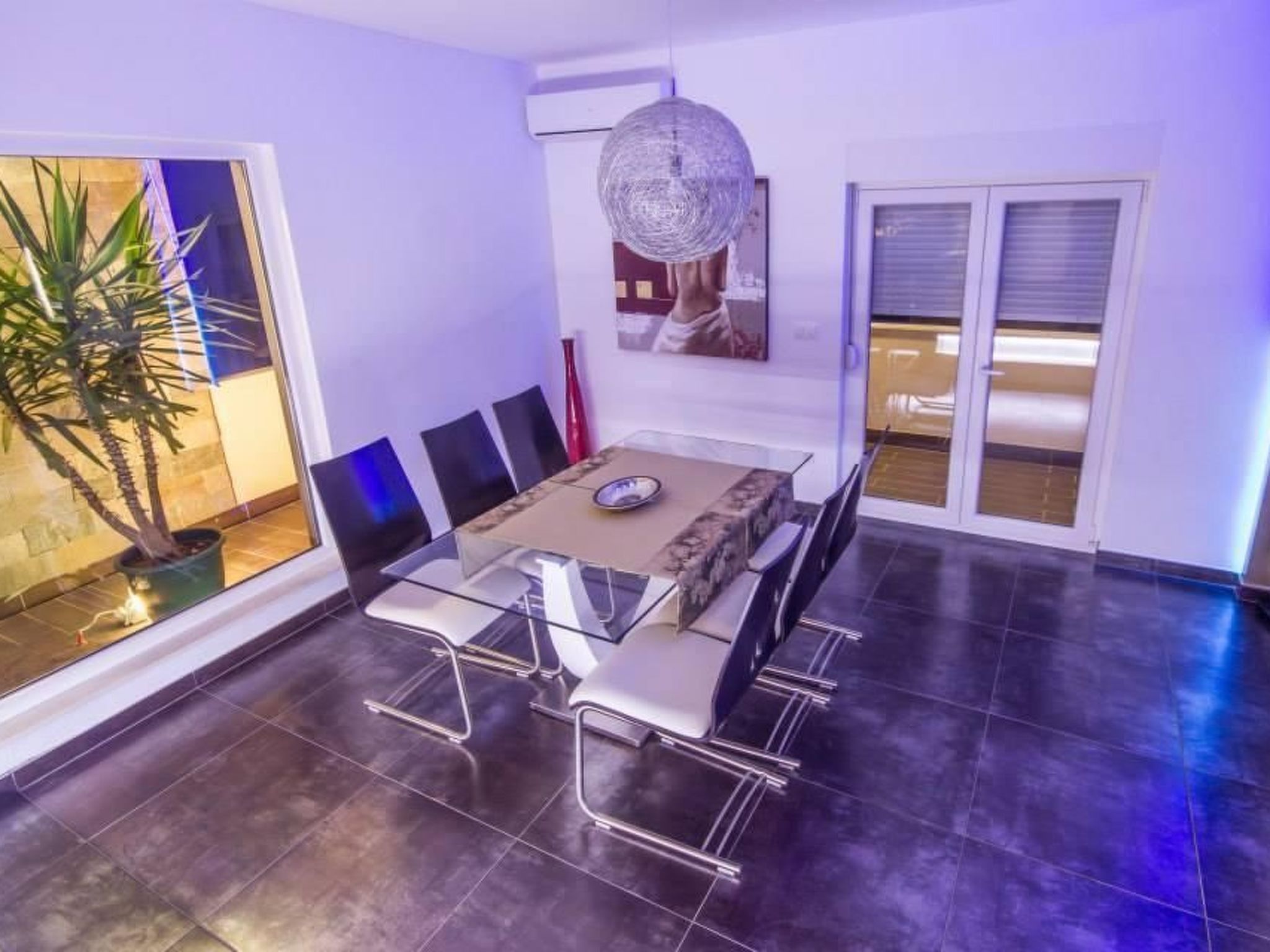 Stijlvol appartement met tuin op 250m van zee in Okrug Donji - foto 32