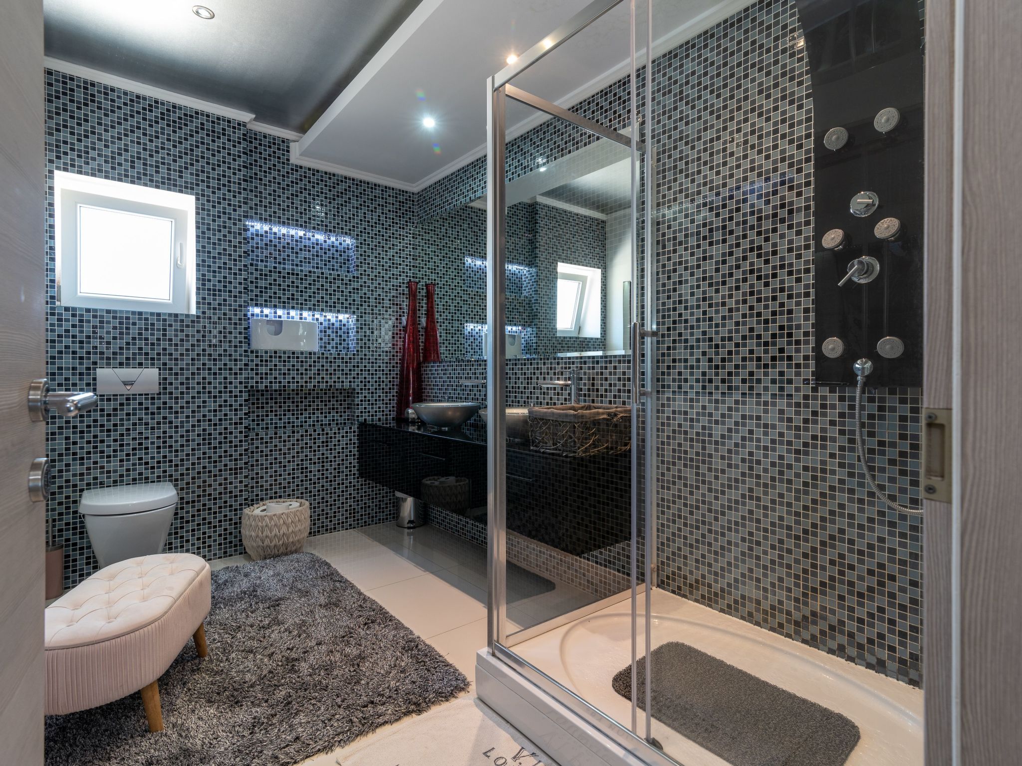 Stijlvol appartement met tuin op 250m van zee in Okrug Donji - foto 12