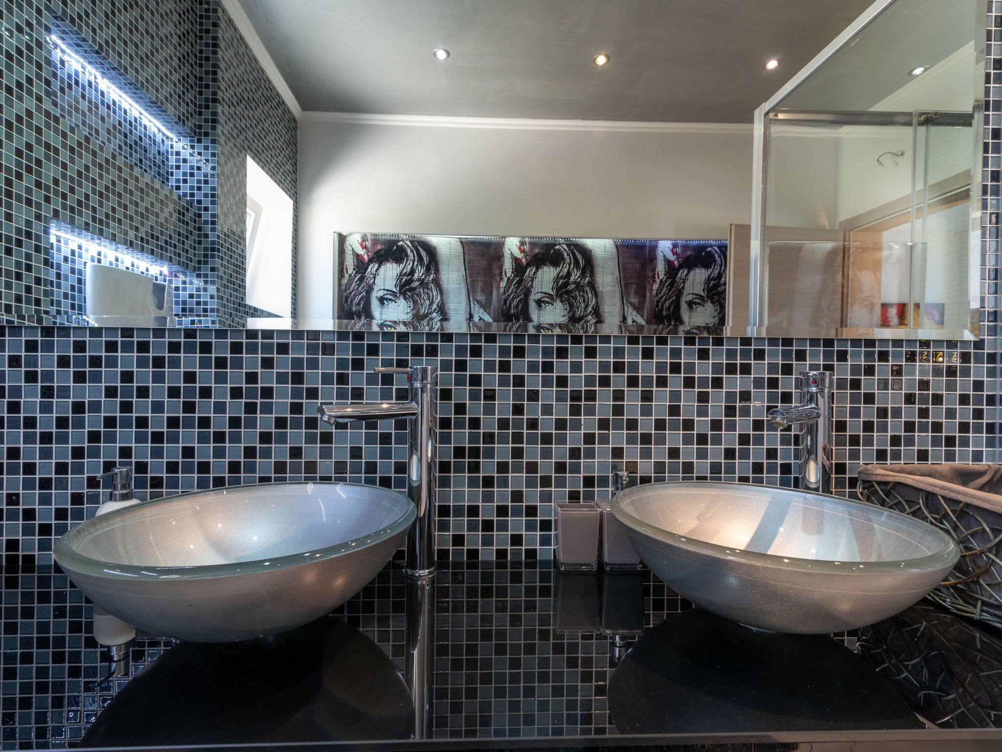 Stijlvol appartement met tuin op 250m van zee in Okrug Donji - foto 14