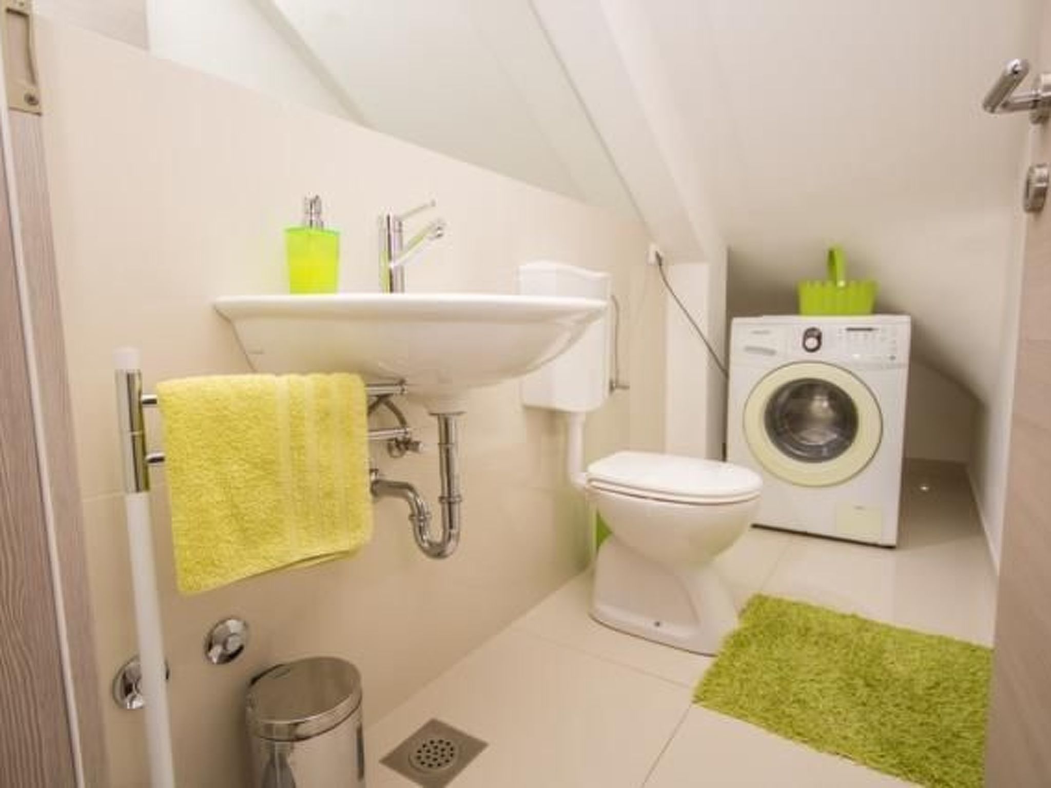Stijlvol appartement met tuin op 250m van zee in Okrug Donji - foto 17