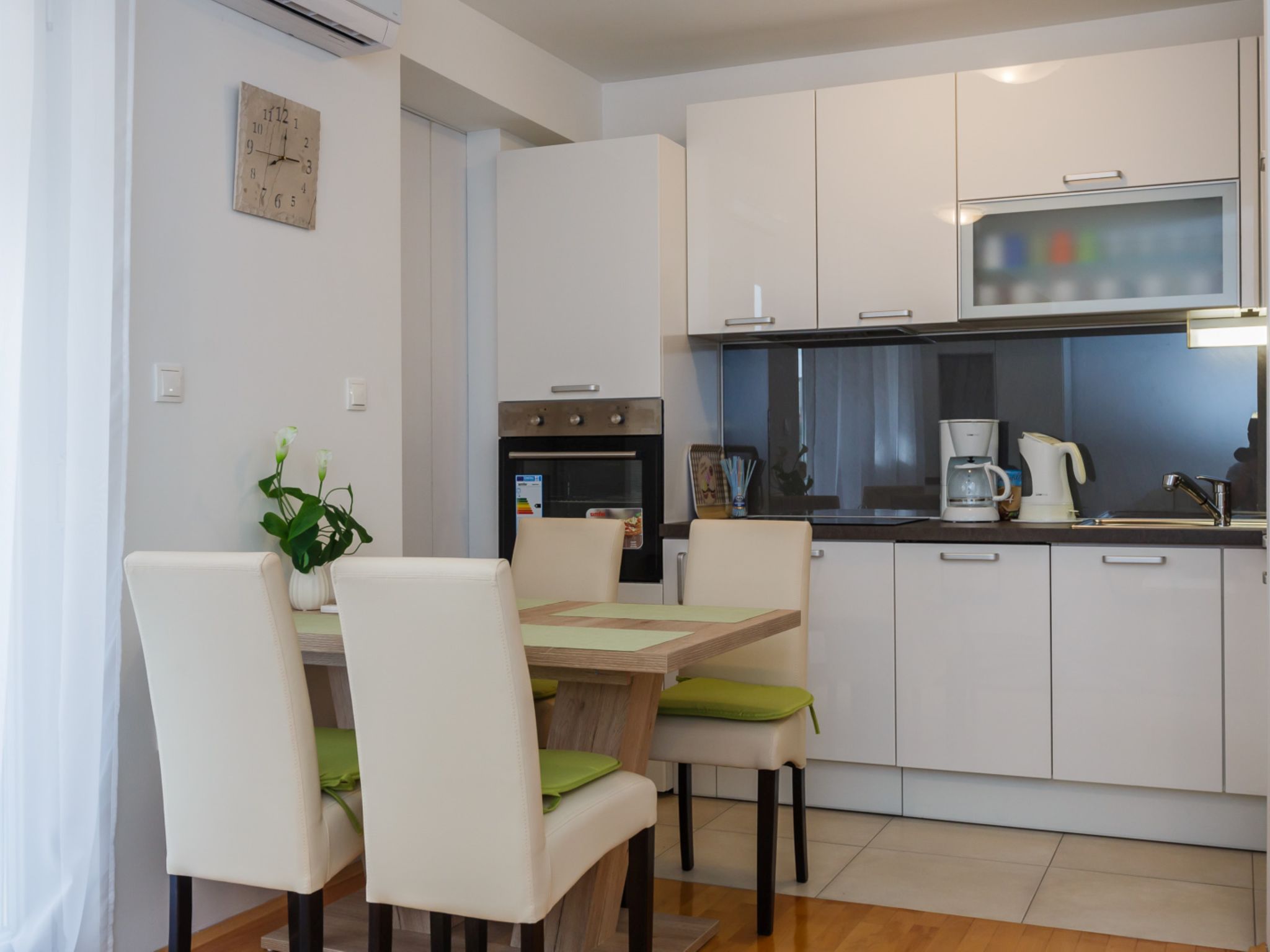 Zonnig appartement met 2 slaapkamers vlakbij zee in Kaštela - foto 3