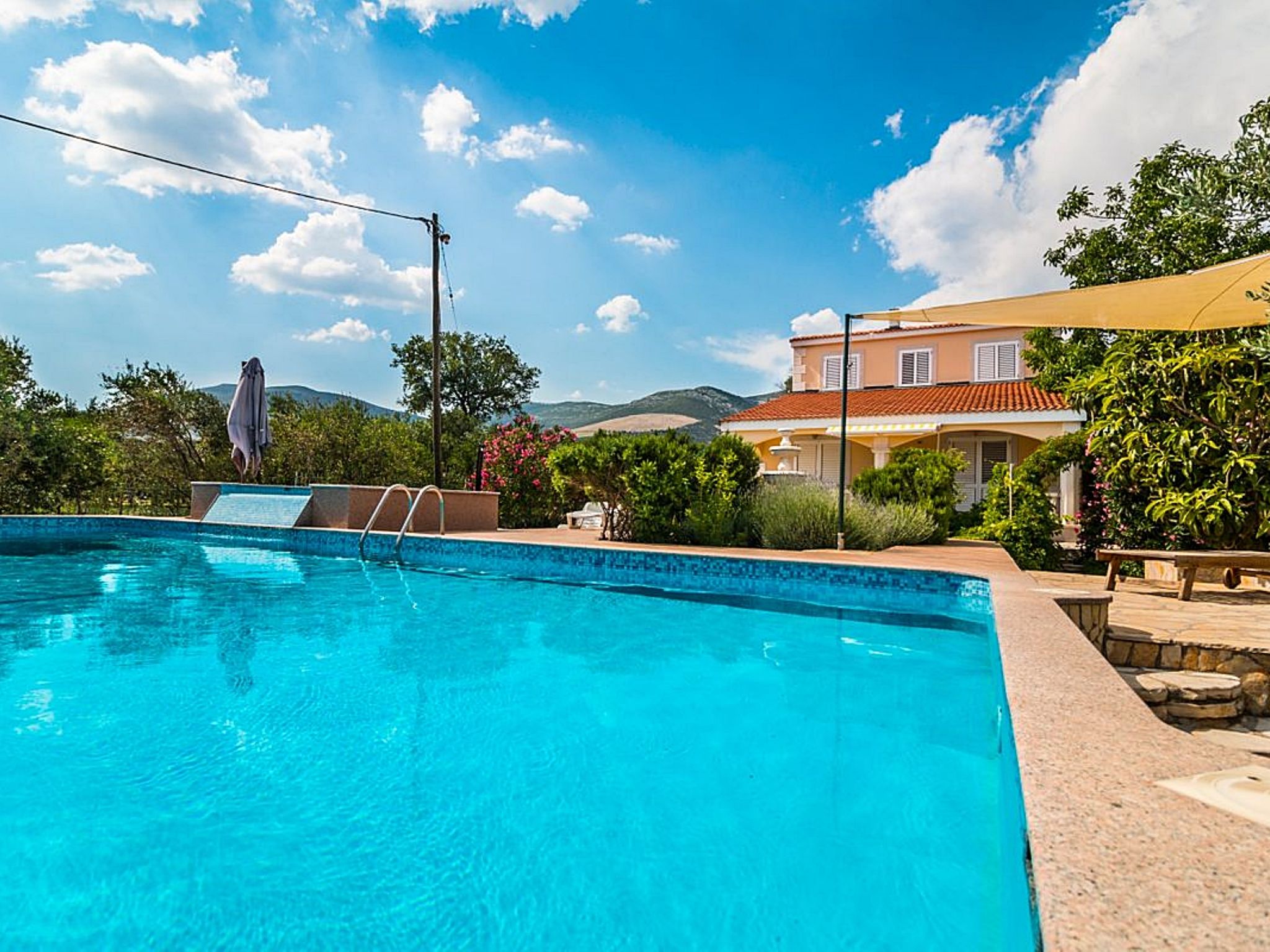 Vakantiehuis met privé zwembad in Kastela (Kroatië) voor 10 personen