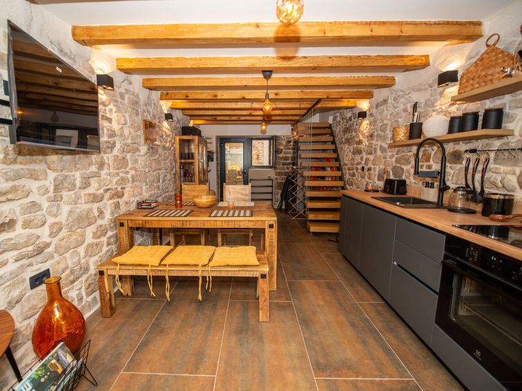 Search and Stay destination Kaštel Lukšić, Splitsko-dalmatinska županija - Croatia from AU$ 315. Celista stone house
