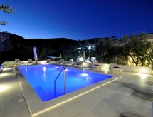 Villa Rimac: Ruim vakantiehuis voor 12 personen met privézwembad bij Kaštela - thumbnail 1