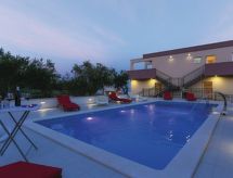 Villa Rimac: Ruim vakantiehuis voor 12 personen met privézwembad bij Kaštela - thumbnail 2
