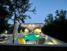 Villa Rimac: Ruim vakantiehuis voor 12 personen met privézwembad bij Kaštela - thumbnail 6