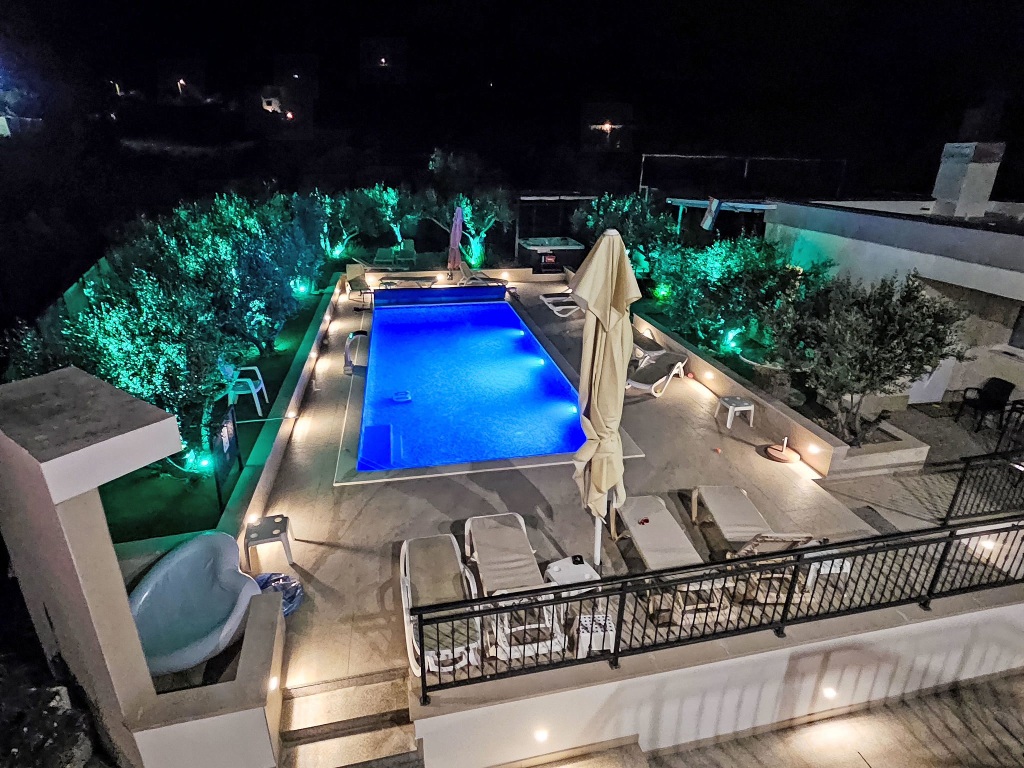Villa Rimac in Kastel Stafilic mit Garten, Grill - Buiten