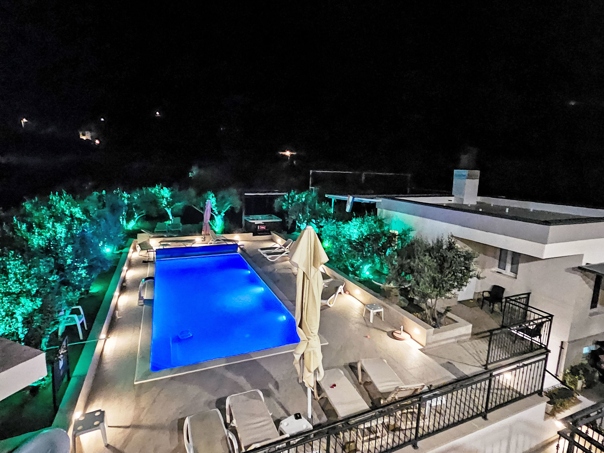 Villa Rimac in Kastel Stafilic mit Garten, Grill - Buiten