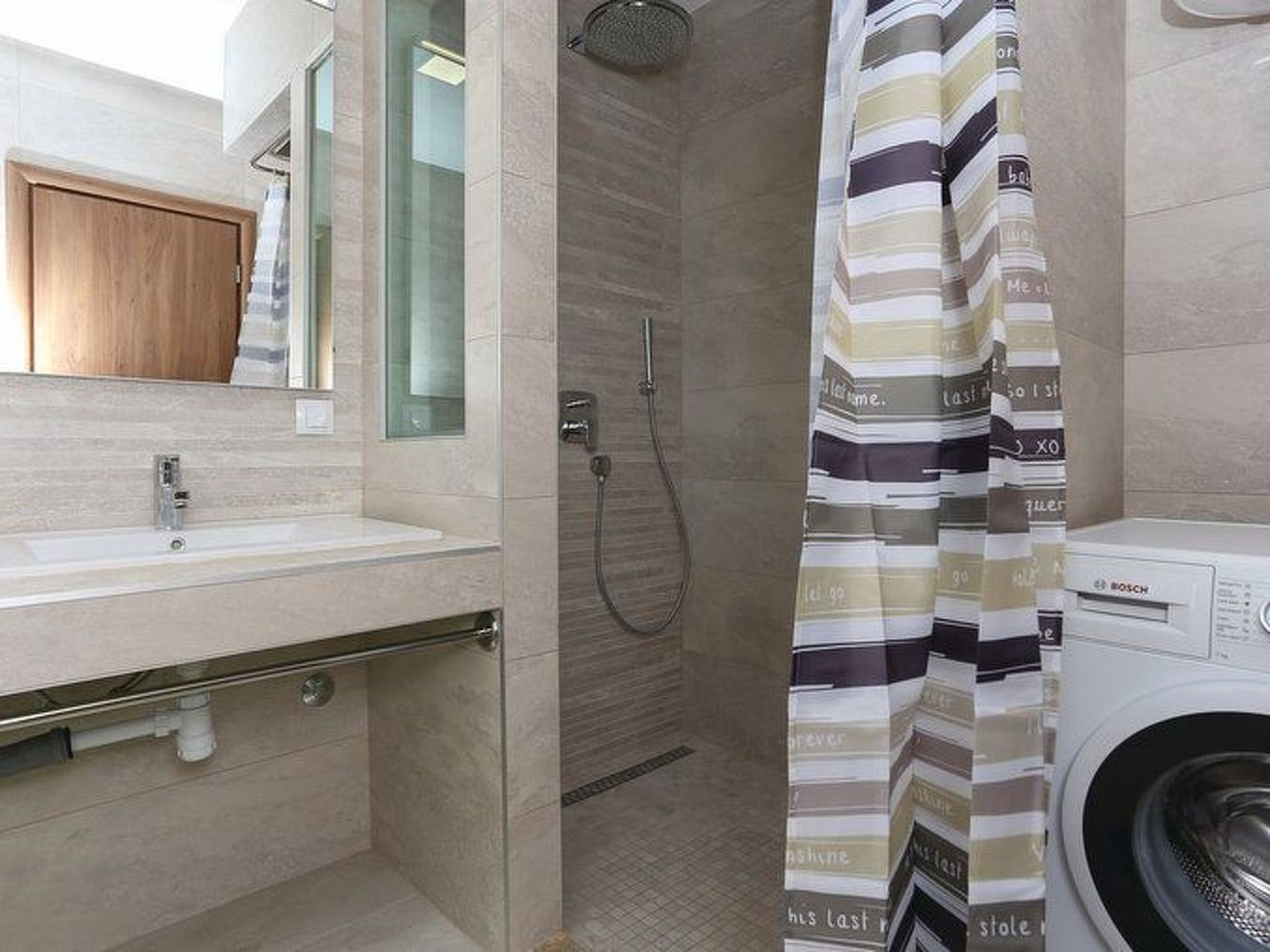 Villa Rimac in Kastel Stafilic mit Garten, Grill-Dedans